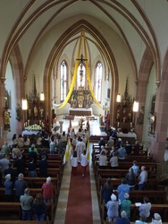 Ministranten ziehen ein Ministranten ziehen ein