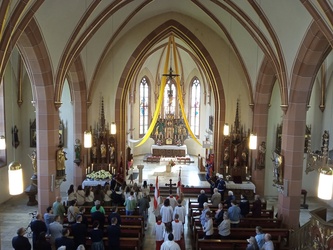 Einzug in die Kirche Einzug in die Kirche