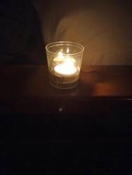 Licht auf Kirchenbank